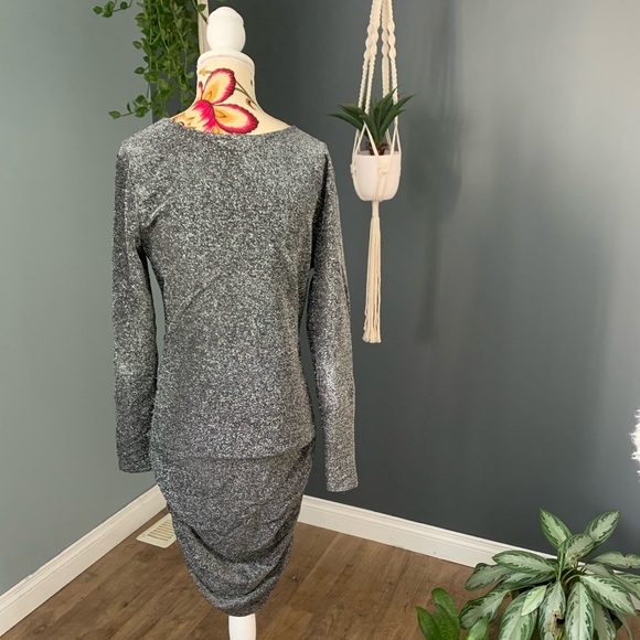 V-neck sequin dress - Picture 2 of 3